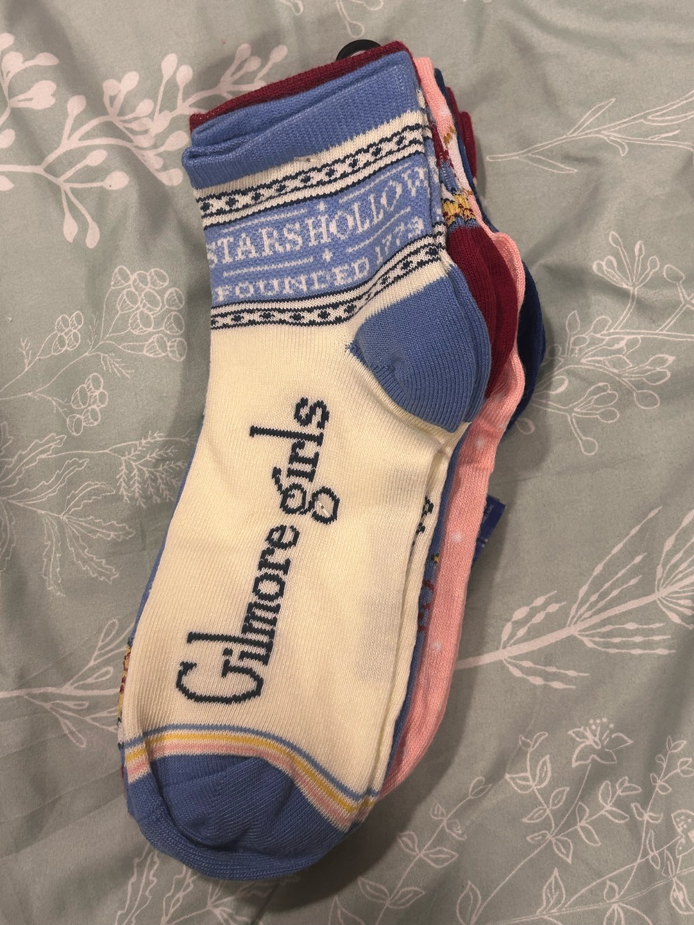 Gilmore Girls 'Luke's' Cup Crossbody Bag and Motif Socks- 5 Pairs - Picture 8 of 10